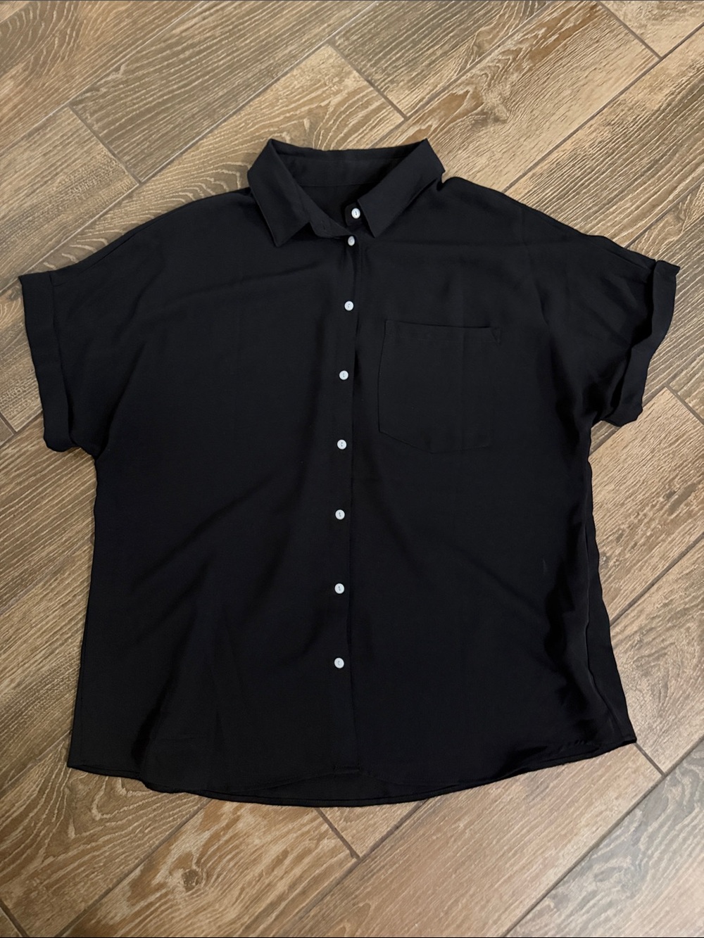 Women's Black Short-Sleeve Button-Down Shirt with Chest Pocket - XL